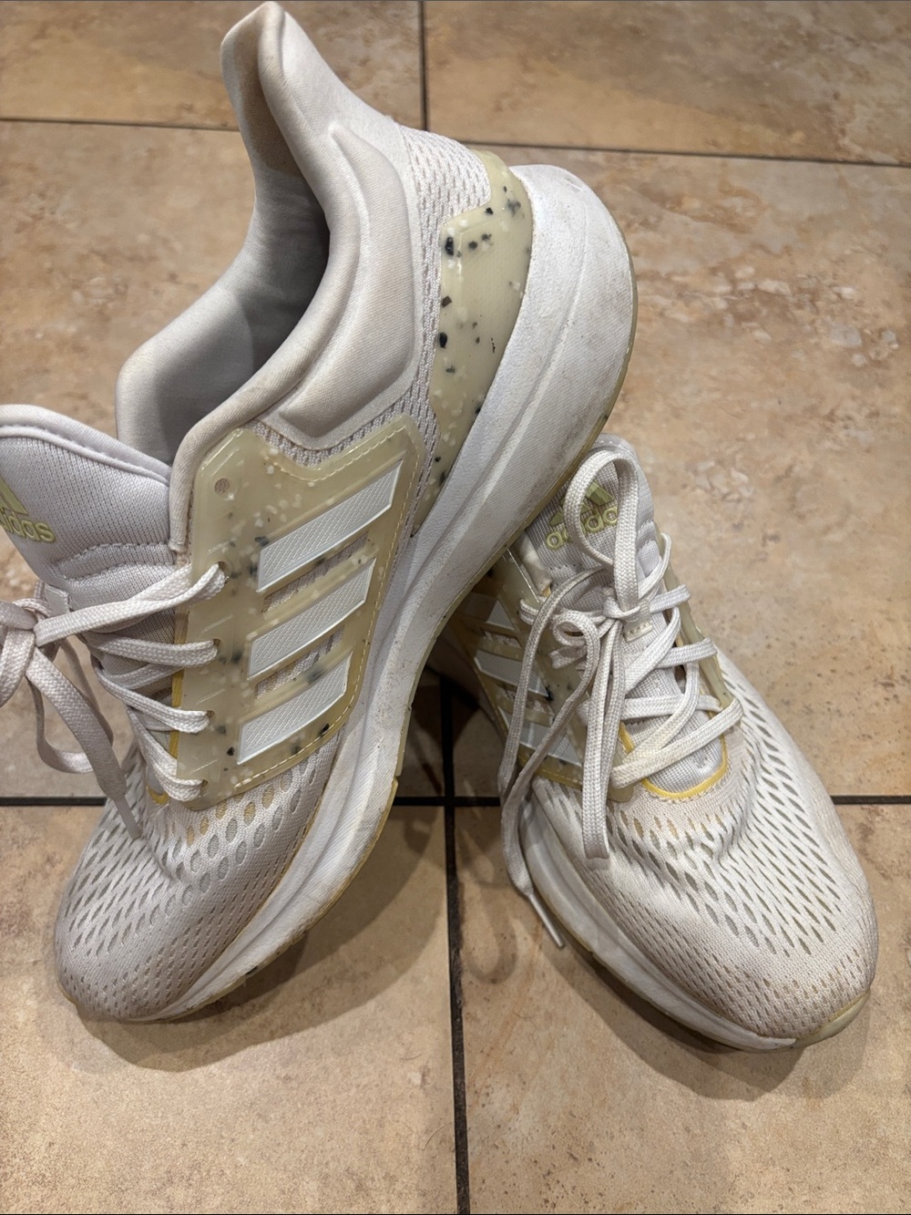 adidas Ecunce White Sneakers with Pale Yellow Accents size 8.5